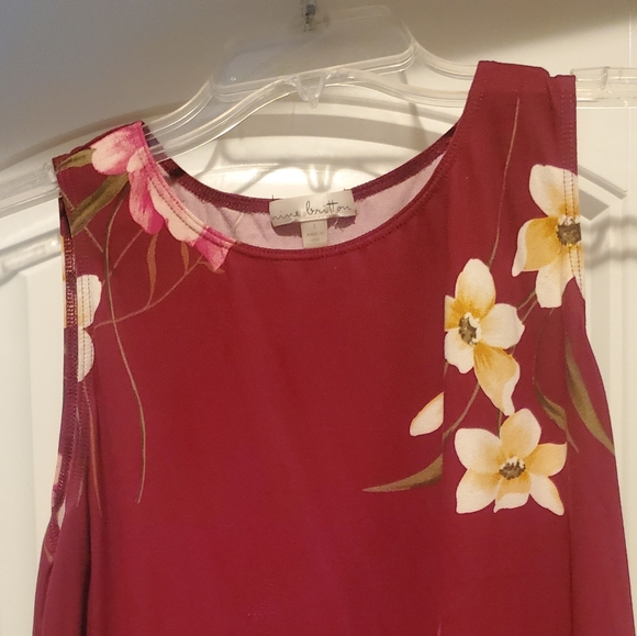 Floral sleeveless blouse - Picture 2 of 2